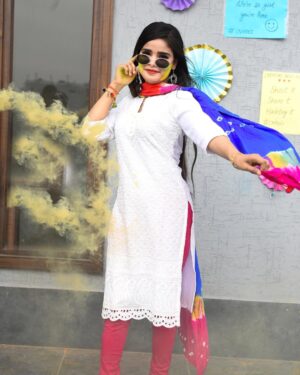 Tanya Sana Instagram - HAPPY HOLI 🥰🌈🎊
Holi is not just a festival of colours. It’s a festival of emotions and carefreeness.
.
@creatorsnest.in
.
Edit by :@zayed_ahmad_photography