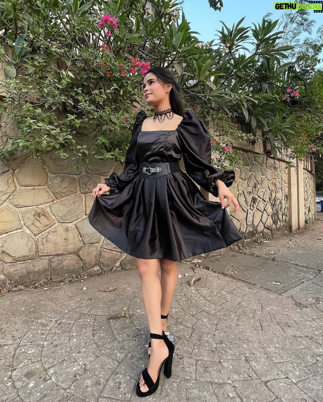 Tanya Sana - 15.7K Likes - Isn’t it lovely.
.
Wearing- @labelkandari 
.
.
#tanyafam #teamlucky #fashion