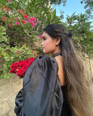 Tanya Sana Instagram - Isn’t it lovely.
.
Wearing- @labelkandari
.
.
#tanyafam #teamlucky #fashion