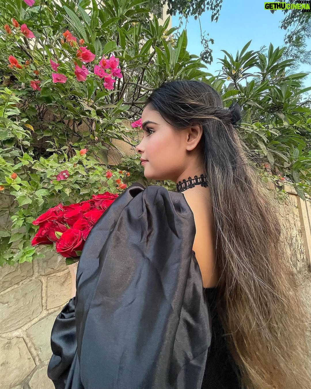 Tanya Sana - 15.7K Likes - Isn’t it lovely.
.
Wearing- @labelkandari 
.
.
#tanyafam #teamlucky #fashion