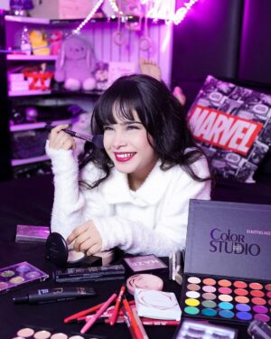 Tanya Sana Instagram - I wear makeup for myself because it‘s fun 😍🤍✨
Makeup : @anytime_onlineshoppingstore
.
📸: @zayed_ahmad_photography
.
#teamlucky #tanyafam #makeup
