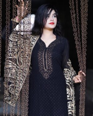 Tanya Sana Instagram - Eid al adha mubarak🖤
.
.
📸 - @zayed_ahmad_photography
.
.
#teamlucky #tanyafam #foryou