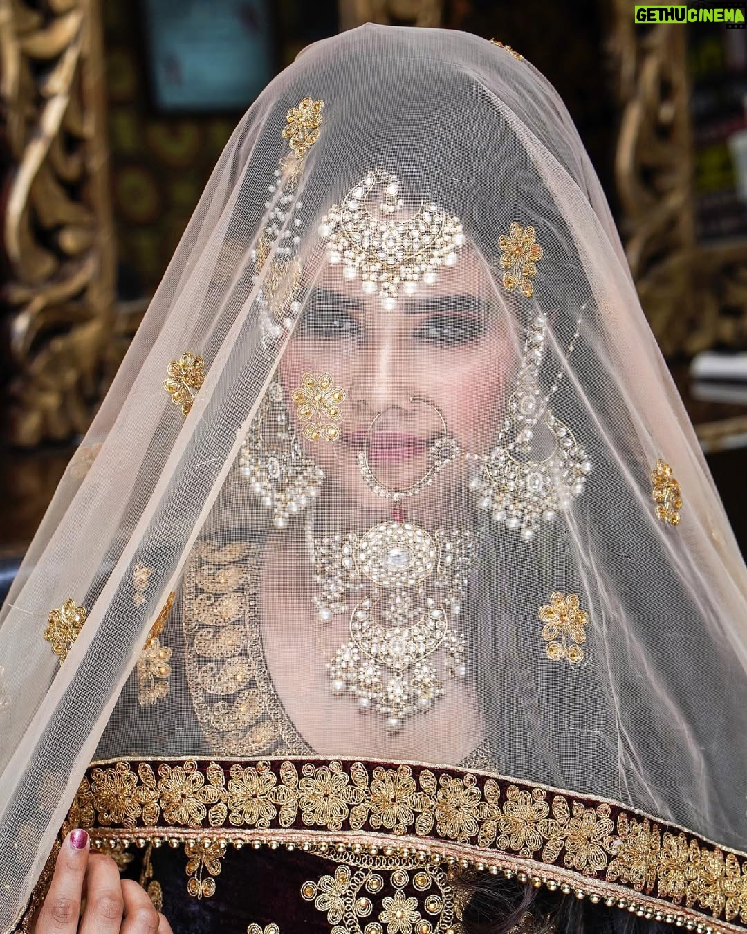 Tanya Sana - 12.4K Likes - Happy girls are the prettiest 🥰✨
.
MUA💄: @savi_makeovers 
.
📸: @zayed_ahmad_photography 
.

#teamlucky #tanyafam  #foryou #trending #fashion #fashionblogger #style #styleblogger #bridalmakeup