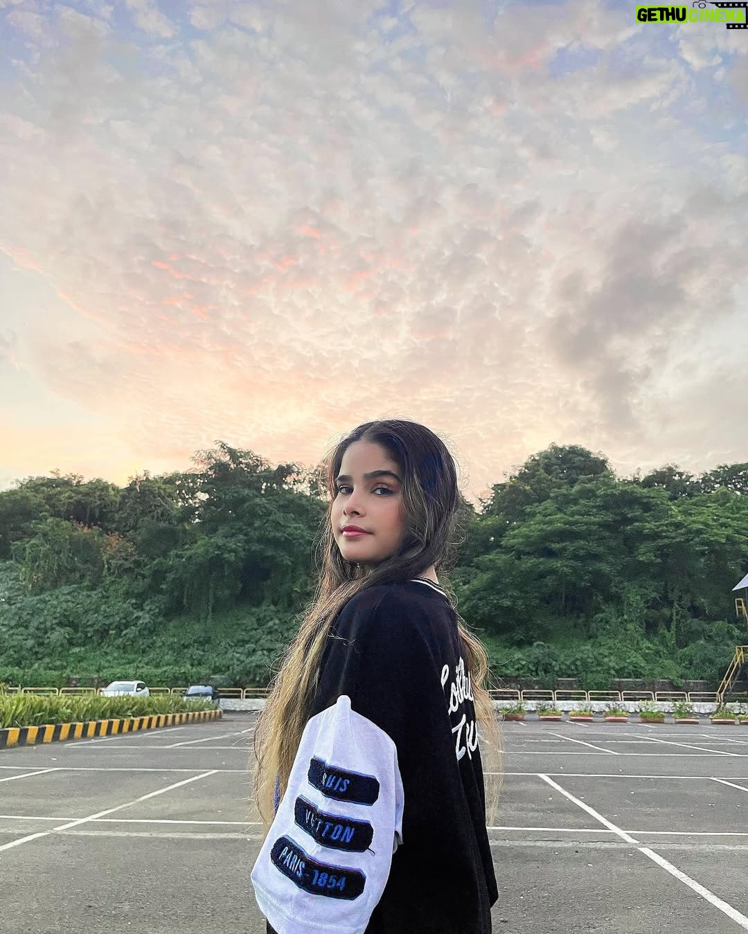 Tanya Sana - 13K Likes - Swipe >3🧡
.
.
.
.

#teamlucky #tanyafam #foryou