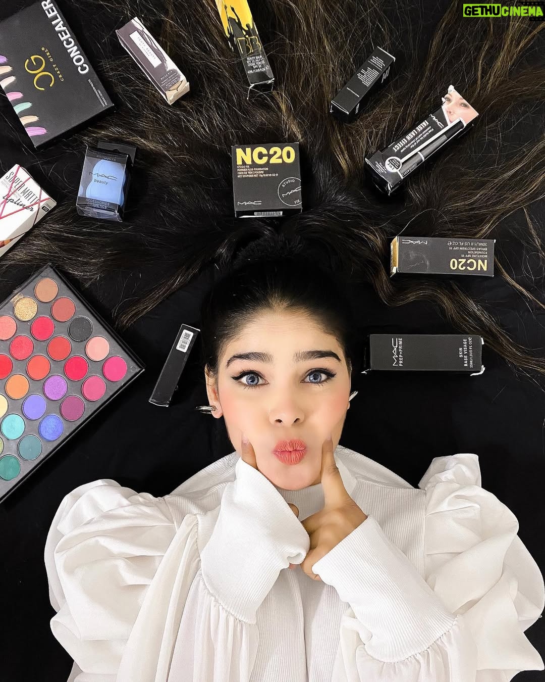 Tanya Sana - 11.4K Likes - I wear makeup for myself, because it's fun.🥰❤️
Makeup : @anytime_onlineshoppingstore 
.
.
.
.
#teamlucky #teamsana #tanyafam #makeup #fyp