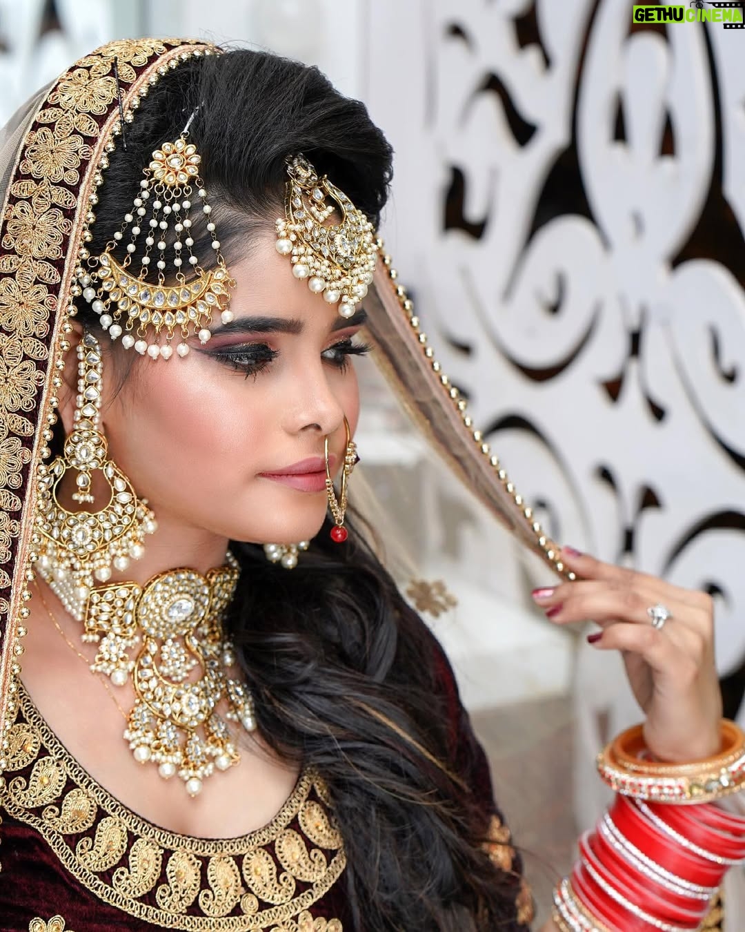 Tanya Sana - 12.4K Likes - Happy girls are the prettiest 🥰✨
.
MUA💄: @savi_makeovers 
.
📸: @zayed_ahmad_photography 
.

#teamlucky #tanyafam  #foryou #trending #fashion #fashionblogger #style #styleblogger #bridalmakeup