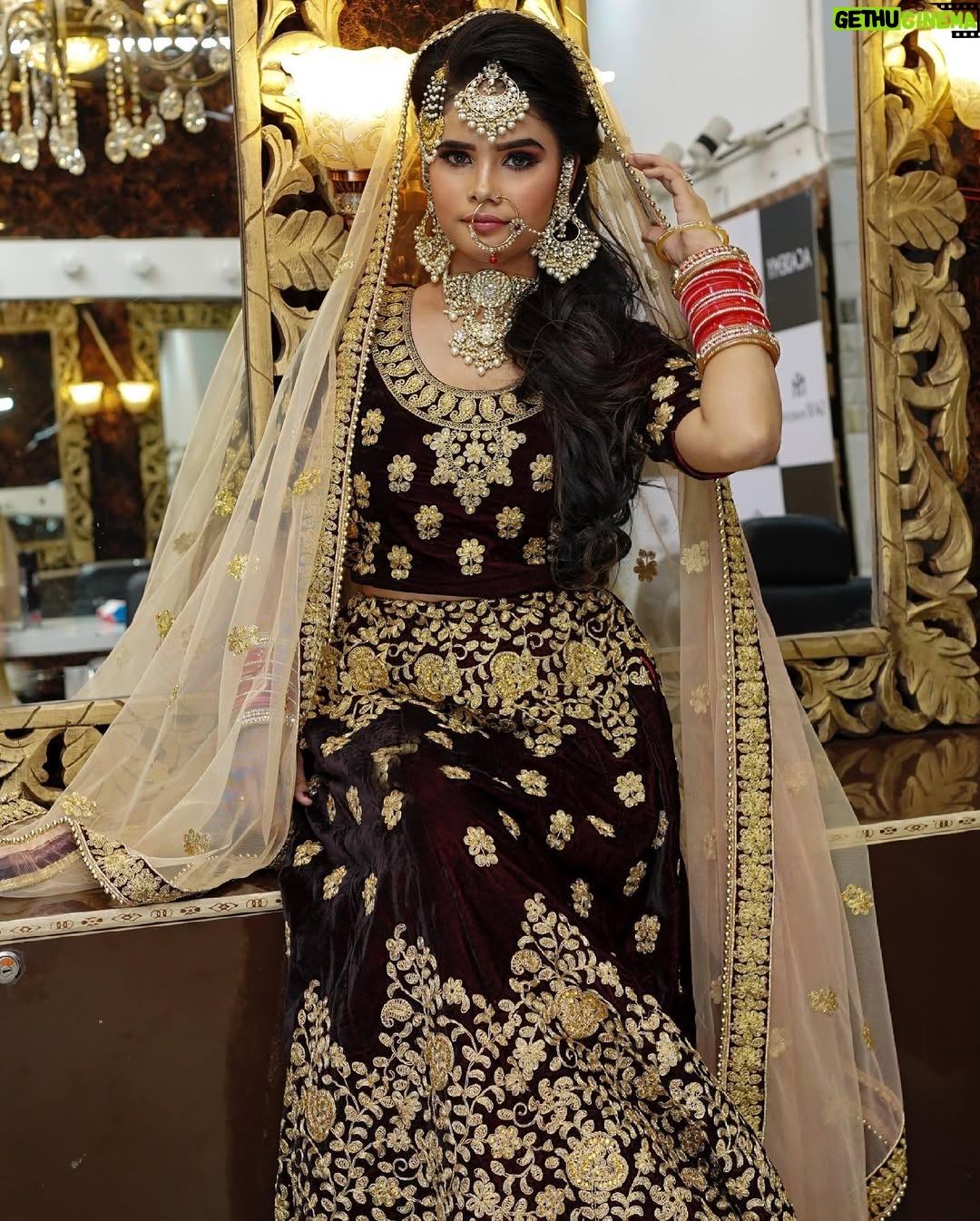 Tanya Sana - 12.4K Likes - Happy girls are the prettiest 🥰✨
.
MUA💄: @savi_makeovers 
.
📸: @zayed_ahmad_photography 
.

#teamlucky #tanyafam  #foryou #trending #fashion #fashionblogger #style #styleblogger #bridalmakeup