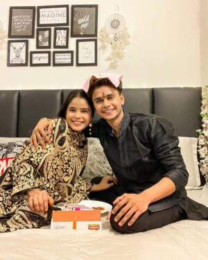 Tanya Sana Instagram - I am glad to receive the most precious gift from God that is you sister. Loads of love and Happy Raksha Bandhan!✨
.
.
#happyrakhi
#teamlucky #luckydancer #foryou #style #fashion #trending #fashionblogger #mensfashion #btwitslucky