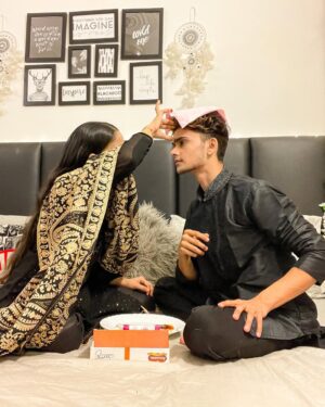 Tanya Sana Instagram - I am glad to receive the most precious gift from God that is you sister. Loads of love and Happy Raksha Bandhan!✨
.
.
#happyrakhi
#teamlucky #luckydancer #foryou #style #fashion #trending #fashionblogger #mensfashion #btwitslucky