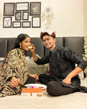 Tanya Sana Instagram - I am glad to receive the most precious gift from God that is you sister. Loads of love and Happy Raksha Bandhan!✨
.
.
#happyrakhi
#teamlucky #luckydancer #foryou #style #fashion #trending #fashionblogger #mensfashion #btwitslucky