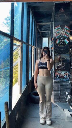 Tanya handa Instagram - Chandu nahii💪🏻🤫comment down for the vn code👇🏻
#fyp #instagram #trendingreels #reels #gym #explore #gymmotivation #explorepage #reelsinstagram #gymgirl