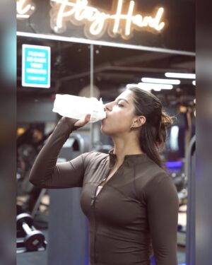Tanya handa Instagram - Leg day💪🏻
#post #gym #gymgirl #gymmotivation #gymlife #explore #explorepage #trending