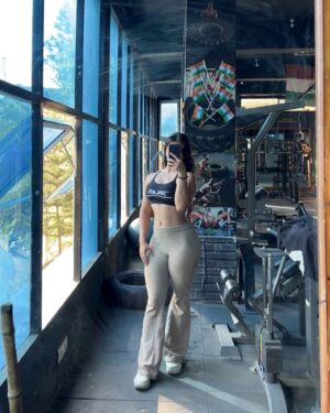 Tanya handa Instagram - Monday🤌🏻
#post #instafit #insta #instapic #instamood #gymgirl #gymrat #gymmotivation #gym #gymselfie #gymworkout #explorepage✨ #explorer #workout #workoutmotivation #fypage #fyp #trend #trends