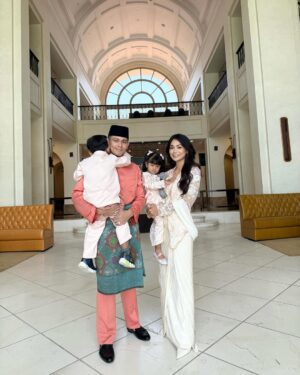 Tasha Shilla Instagram - Selamat Hari Raya Aidilfitri Maaf Zahir & Batin dari Kami Sekelurga 2025. đź’–