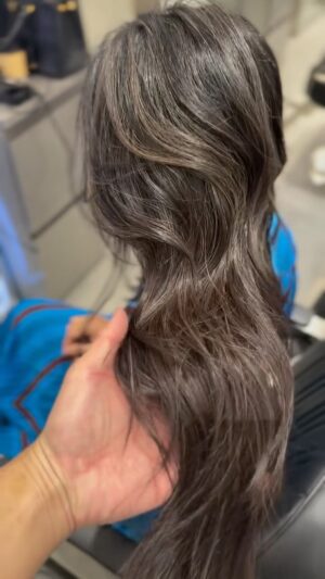 Tasha Shilla Instagram - It’s been many months, trying to embrace my grey hair was never easy. Finally I found the right place and hair stylist @glenhew @kamisalon_bangsar to help with subtle, low maintenance and yet have an elegant look. Really love it so much 🤍🤍🤍