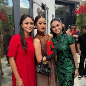 Tasha Shilla Instagram - RAFFLESIA MANDALAY Open House CNY 2025 ❤️
Wishing @rafflesia.my a successful and wonderful new year filled with love, joy and warmth in all that you do.
Thank you so much for having us over xx
#malaysia #cny2025 #rafflesia #mandalay