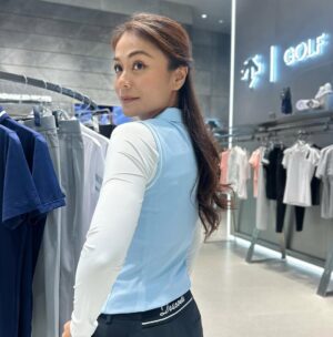 Tasha Shilla Instagram - Matching outfits for the golf couple, every swing is a chance for greatness 🤍
Descente, Design That Moves.
@descente_sea
#DescenteMalaysia #descente #DesignThatMoves #Golf