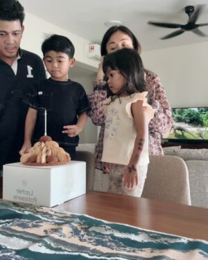 Tasha Shilla Instagram - Thank you @bodyperfectmalaysia team for suprising me with deliciuos cake & beautiful flowers for my advanced birthday celebration.
Special thanks to Madam Mandy, Isabel, & Adrienne.💖💖💖💖💖💖