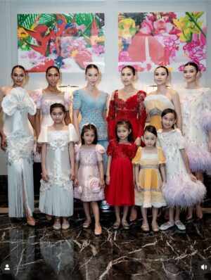 Tasha Shilla Instagram - An afternoon filled with grace, warmth, and beautiful moments at the hi-tea event with @rizmanruzaini x @stregiskl . Grateful to be wrapped in elegance by @doublewoot_fashion … 🖤🤍
Kindness and style always go hand in hand. 💫🍰 @eliana__efendieva
#GraciousMoments #RizmanRuzaini #DoublewootElegance #stregisklxrizmanruzaini #FloralSociety