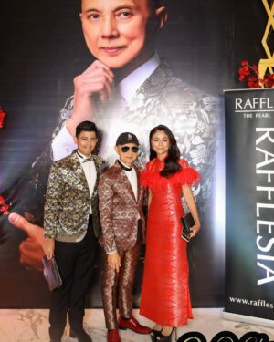 Tasha Shilla Instagram - Thank you so much @rafflesia.my @rafflesiawinniesin and @peonysin_official for inviting us to your exquisite 30th year anniversary along with @profjimmychoo birthday celebration.
It was an honour to be part of your dinner event. Thank you for your gracious hospitality.
#rafflesiamy #rafflesia