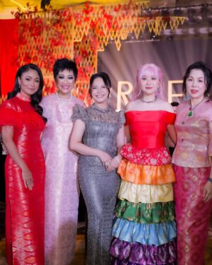 Tasha Shilla Instagram - Thank you so much @rafflesia.my @rafflesiawinniesin and @peonysin_official for inviting us to your exquisite 30th year anniversary along with @profjimmychoo birthday celebration.
It was an honour to be part of your dinner event. Thank you for your gracious hospitality.
#rafflesiamy #rafflesia