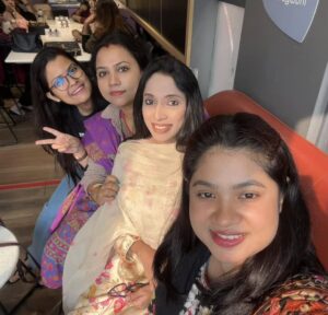 Tasnova Hoque Elvin Instagram - Mommy’s day out 😎

Auriza’s Momma
Umaiza’s Momma
Adittya n Hridhima’s Momma & 
Amayer’s Momma 🫶