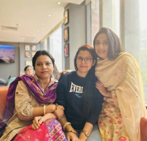 Tasnova Hoque Elvin Instagram - Mommy’s day out 😎

Auriza’s Momma
Umaiza’s Momma
Adittya n Hridhima’s Momma & 
Amayer’s Momma 🫶