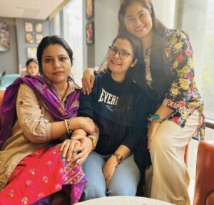 Tasnova Hoque Elvin Instagram - Mommy’s day out 😎

Auriza’s Momma
Umaiza’s Momma
Adittya n Hridhima’s Momma & 
Amayer’s Momma 🫶