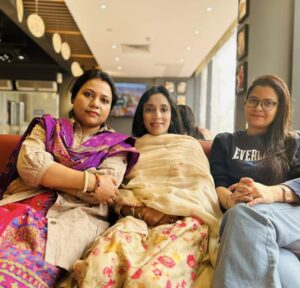 Tasnova Hoque Elvin Instagram - Mommy’s day out 😎

Auriza’s Momma
Umaiza’s Momma
Adittya n Hridhima’s Momma & 
Amayer’s Momma 🫶