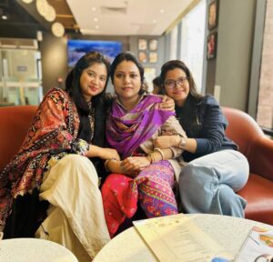 Tasnova Hoque Elvin Instagram - Mommy’s day out 😎

Auriza’s Momma
Umaiza’s Momma
Adittya n Hridhima’s Momma & 
Amayer’s Momma 🫶