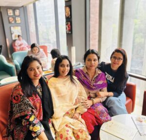 Tasnova Hoque Elvin Instagram - Mommy’s day out 😎
Auriza’s Momma
Umaiza’s Momma
Adittya n Hridhima’s Momma &
Amayer’s Momma 🫶
