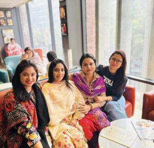 Tasnova Hoque Elvin Instagram - Mommy’s day out 😎

Auriza’s Momma
Umaiza’s Momma
Adittya n Hridhima’s Momma & 
Amayer’s Momma 🫶
