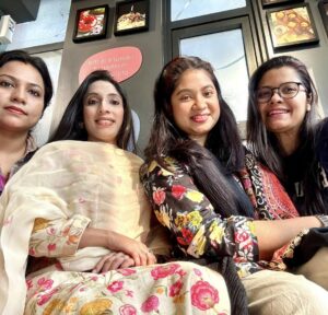 Tasnova Hoque Elvin Instagram - Mommy’s day out 😎

Auriza’s Momma
Umaiza’s Momma
Adittya n Hridhima’s Momma & 
Amayer’s Momma 🫶