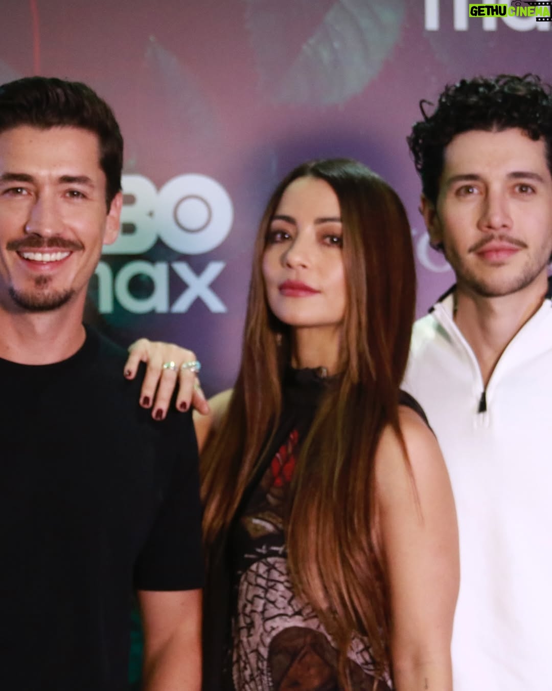 Tatiana Ariza - 6.3K Likes - ¿Que pasó anoche 23 de julio 2025?
Soñamos llegar a @hbomax con @lavoragineserie y se hizo REALIDAD.
Véanla y enamórense ♥️
@quintocolorprodu 

Gracias por este día INOLVIDABLE!

Styling: @julianapedraza ✨
Vestido negro noche: @modaalbeiroafanador 
Vestido velo día: @alejandromavre 
Las fotos hermosas del mago: @jorgemiliofotografo 🤍

GRACIAS 
GRACIAS 
GRACIAS 

Les amo infinitamente 
.
.
.
@lilo.management ♥️