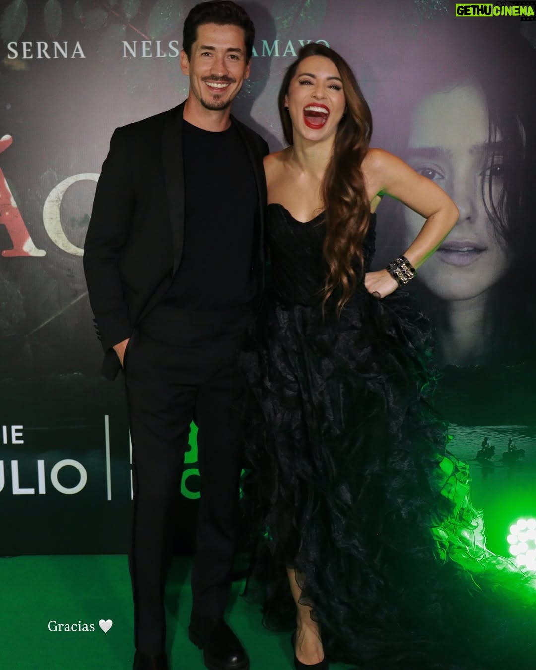 Tatiana Ariza - 6.3K Likes - ¿Que pasó anoche 23 de julio 2025?
Soñamos llegar a @hbomax con @lavoragineserie y se hizo REALIDAD.
Véanla y enamórense ♥️
@quintocolorprodu 

Gracias por este día INOLVIDABLE!

Styling: @julianapedraza ✨
Vestido negro noche: @modaalbeiroafanador 
Vestido velo día: @alejandromavre 
Las fotos hermosas del mago: @jorgemiliofotografo 🤍

GRACIAS 
GRACIAS 
GRACIAS 

Les amo infinitamente 
.
.
.
@lilo.management ♥️