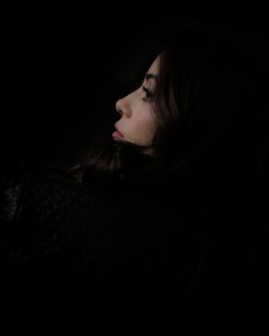 Tatiana Ariza Instagram - Homenaje a la inmensa luz y oscuridad que somos,
y al inmenso amor que nos recorre.
📸 trabajo hermoso de @riccafilm 🫰🏻
.
.
.