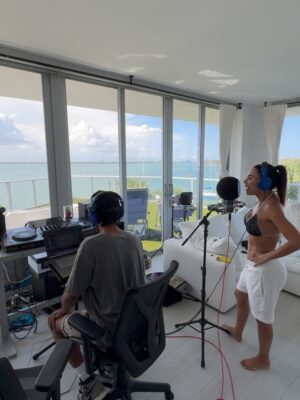 Tefi Valenzuela Instagram - Life lately 🩷 people who inspire me … people that get inspired with me , little moments 🤍 🎵 big memories …life is beautiful #miami #miamilife #art