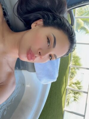Tefi Valenzuela Instagram - Life lately 🩷 people who inspire me … people that get inspired with me , little moments 🤍 🎵 big memories …life is beautiful #miami #miamilife #art