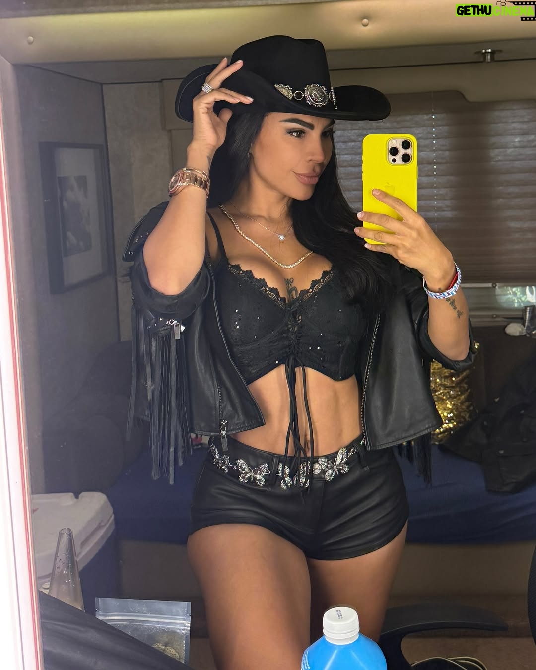 Tefi Valenzuela - 3 Likes - Los Angeles is always a God idea #tefivalenzuela #lifestyle