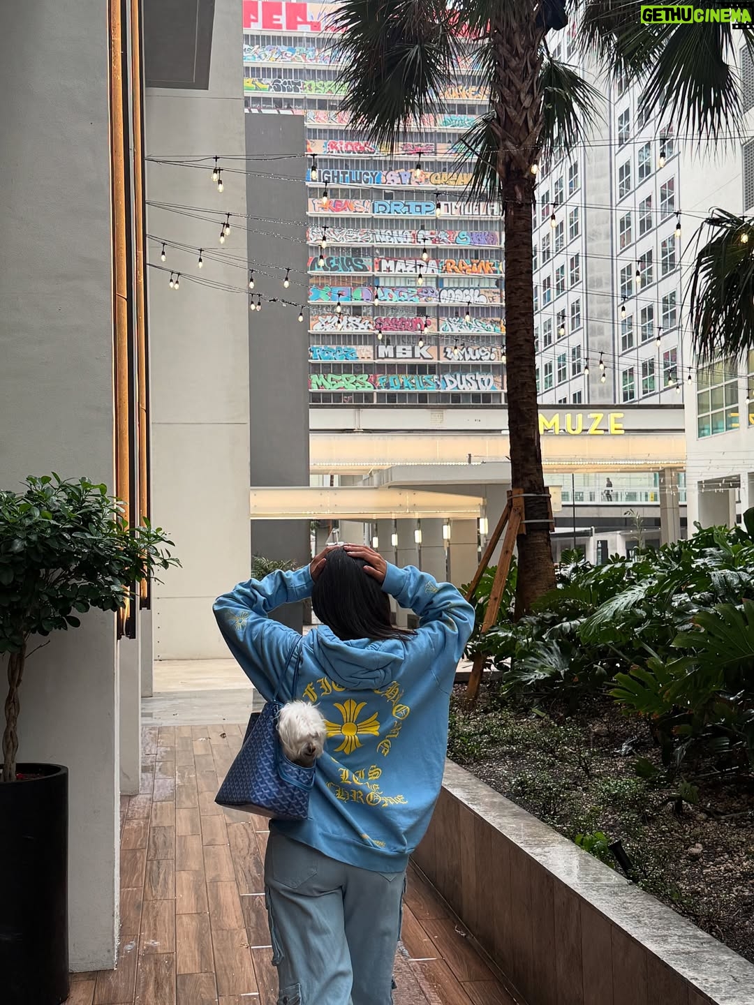 Tefi Valenzuela - 3 Likes - @dustofgods is a lifestyle 🤍 …y muchas del carrete … solo siento que el tiempo pasa volando . Feliz martes gente :)