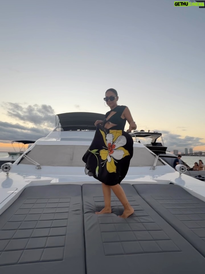 Tefi Valenzuela - 3 Likes - @dustofgods is a lifestyle 🤍 …y muchas del carrete … solo siento que el tiempo pasa volando . Feliz martes gente :)
