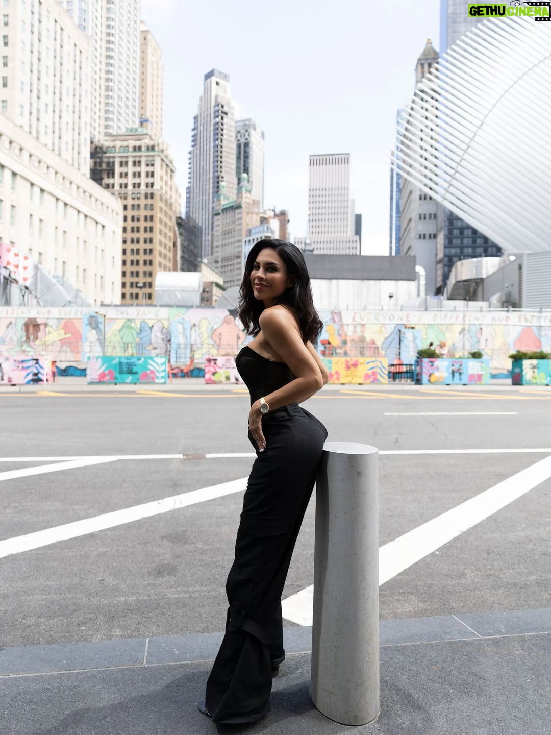 Tefi Valenzuela - 3 Likes - NYC 🗽 times 
Jumper @samiya.boutique 📸 @jmirandavisuals