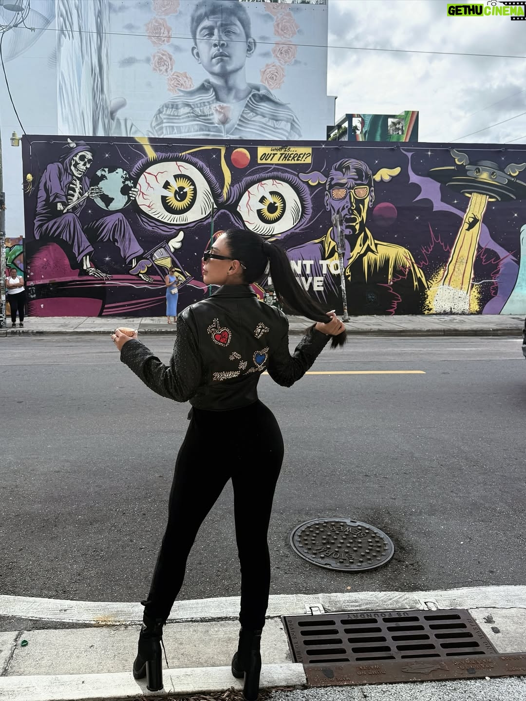 Tefi Valenzuela - 3 Likes - 🚀🎵🤍 Hoy use este jacket de @artist_with_autism . Me gustaría  que si tienen un familiar con autismo entren a su perfil , porque entiendo que muchos no saben que hacer o donde recibir esa guía , y conocer su historia que es muy inspiradora . Yo era súper ignorante en este tema , pero ahora que gracias a @jessica_a_gamarra y su hijo Matthew entiendo la importancia de compartir este mensaje , quiero comunicar la necesidad de diagnosticar a las personas para darles el trato adecuado . PD: si te gusta la jacket o los cuadros puedes comprarlos en u página y al hacerlo estarás apoyando a que se ayude a más niños con autismo 🤍 bendecido día a todos #autism #autismo
