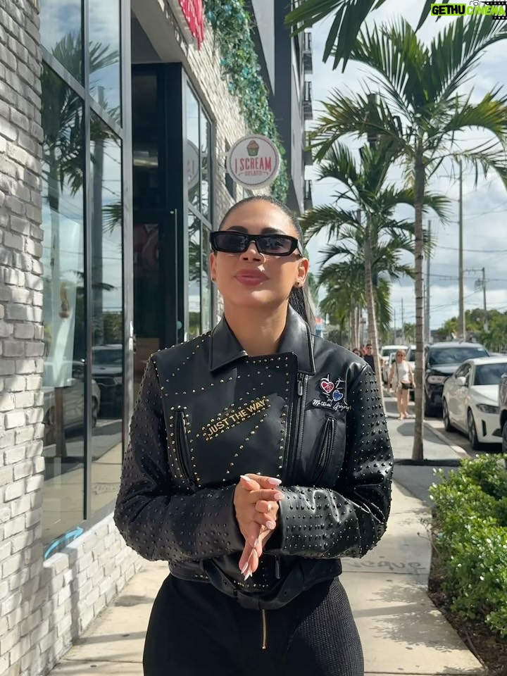 Tefi Valenzuela - 3 Likes - 🚀🎵🤍 Hoy use este jacket de @artist_with_autism . Me gustaría  que si tienen un familiar con autismo entren a su perfil , porque entiendo que muchos no saben que hacer o donde recibir esa guía , y conocer su historia que es muy inspiradora . Yo era súper ignorante en este tema , pero ahora que gracias a @jessica_a_gamarra y su hijo Matthew entiendo la importancia de compartir este mensaje , quiero comunicar la necesidad de diagnosticar a las personas para darles el trato adecuado . PD: si te gusta la jacket o los cuadros puedes comprarlos en u página y al hacerlo estarás apoyando a que se ayude a más niños con autismo 🤍 bendecido día a todos #autism #autismo