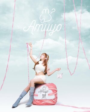 Tenka Hashimoto Instagram - 編み物にハマって、毛糸の沼に落ちて
Amuyo @amuyo.official という
毛糸屋さんを作りました🧶
HPを作って、ネット販売しています😌
編み物のアカウントをフォローしてくれてる方には
すでに先行販売しているのですが、
今日から一般販売も開始になります🥰✨
Amuyoは、
純粋に編み物が好き。
上手でも下手でも関係なくて、
「作ってみたい」「可愛いと思った」
その気持ちを大切にしたい。
だから、Amuyoは少しのわくわくと、
手に取りたくなる毛糸やキットをお届けします。
こだわりの毛糸で、特別な編み物を
をコンセプトにやっています😌💖
これまでプロデュースで色んな事業を
携わらせていただきましたが、
今回はプロデュースではなく
自己投資で立ち上げました(何気に初😭‼️)
仕事かもしれないけど、気持ち的には
趣味の延長線上という気持ちです😌💖
毛糸も国産で毛糸業者にオリジナルで作ってもらったり、
買付して自分でMIX毛糸を作ったり、
ヤーンボウル代わりにもなる箱作ったり、
好きなものを形にするこの期間は
とってもとっても楽しかったです🐇
私は編み物という趣味に出会えて
日々の楽しみが増えたので、
Amuyoを大切に、マイペースに
これからも育てていきたいと思います😌🌸
あまり宣伝するのもあれなので、
もし興味持ってくれた方はインスタに詳しく
いろんなことを書いてます!!
よかったらよろしくお願いします🙇♀️