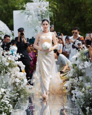 Thandar Bo Instagram - KaungMyatCouture bride @thandarbo_boyit  #kaungmyatcouture #kaungmyatedition #houtecouturedress #couture #myanmartraditionaldress