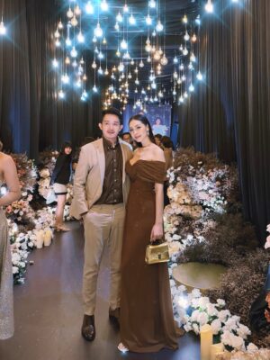 Thandar Bo Instagram - 𝓅𝒶𝒾𝓃𝑔 ＆ 𝓈𝓂𝒾𝓁ℯ’𝓈 𝒹𝒶𝓎 🤎🤵🏻👰🏻‍♀️