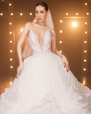 Thandar Bo Instagram - 𝖯𝗋𝗂𝗇𝖼𝖾𝗌𝗌👰🏻‍♀️

Designer- San Dar Htike
Makeup-Jesssica Han
Photo-LoveSpace Photo Studio
Stylist-Payinn Yaung
Jewelry-Sein Nan Daw 
Nails- Crush Nails Spa  #thandarbo
