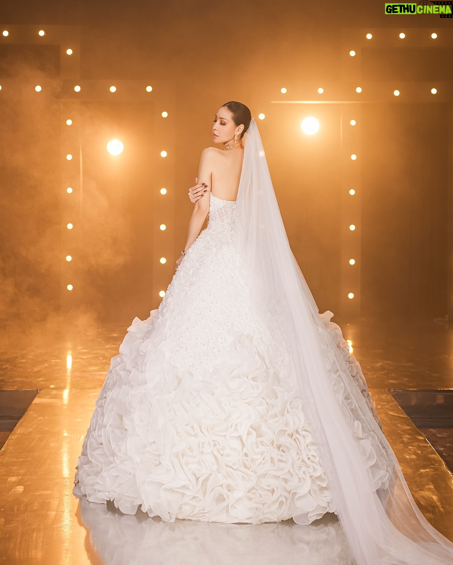 Thandar Bo - 3 Likes - 𝖯𝗋𝗂𝗇𝖼𝖾𝗌𝗌👰🏻‍♀️

Designer- San Dar Htike
Makeup-Jesssica Han
Photo-LoveSpace Photo Studio
Stylist-Payinn Yaung
Jewelry-Sein Nan Daw 
Nails- Crush Nails Spa  #thandarbo