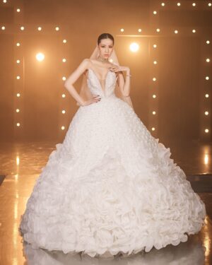 Thandar Bo Instagram - 𝖯𝗋𝗂𝗇𝖼𝖾𝗌𝗌👰🏻‍♀️

Designer- San Dar Htike
Makeup-Jesssica Han
Photo-LoveSpace Photo Studio
Stylist-Payinn Yaung
Jewelry-Sein Nan Daw 
Nails- Crush Nails Spa  #thandarbo